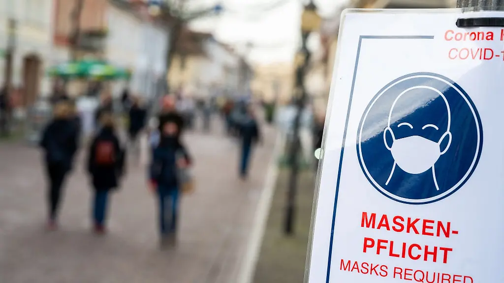 Der-Brandenburger-Landtag-hat-ueber-Bussgeldbescheide-infolge-der-Corona-Regeln-debattiert-Archivbild