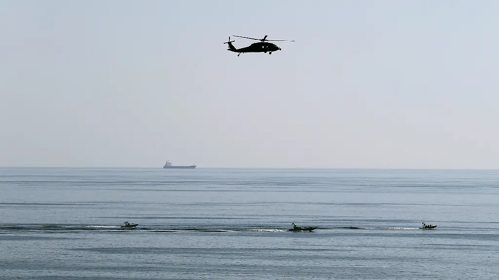 2018-12-21T145305Z-374791982-RC1F5E209C60-RTRMADP-3-IRAN-USA-HORMUZ