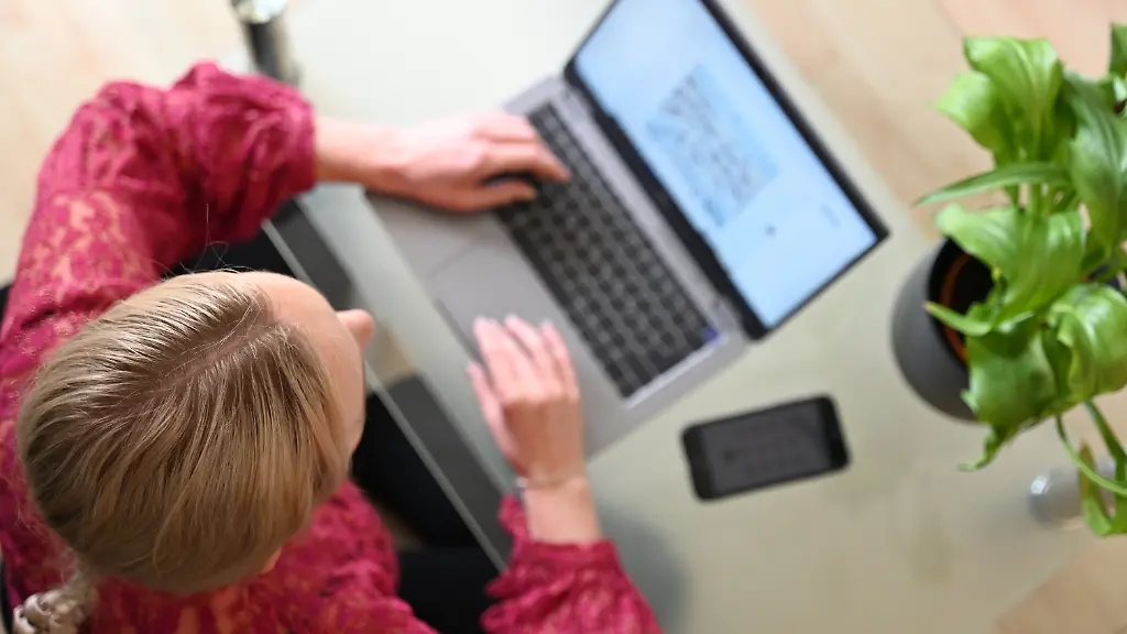 Online-Shopping-hat-Vor-und-Nachteile-Eine-Umfrage-zeigt-nun-was-die-Leute-beim-Einkaufen-im-Netz-besonders-nervt