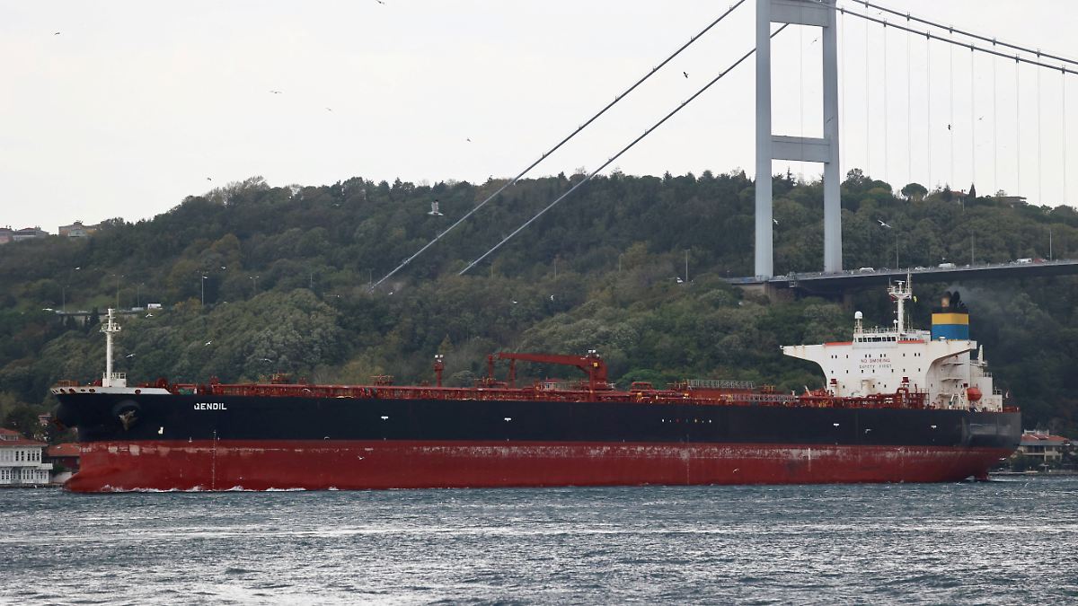 Erster-Attacke-im-Mittelmeer-Ukraine-soll-russischen-Tanker-vor-Griechenland-angegriffen-haben