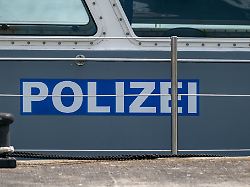 Rheinland-Pfalz & Saarland: Schiffsbesatzung pumpt Öl-Wasser-Gemisch in Hafenbecken