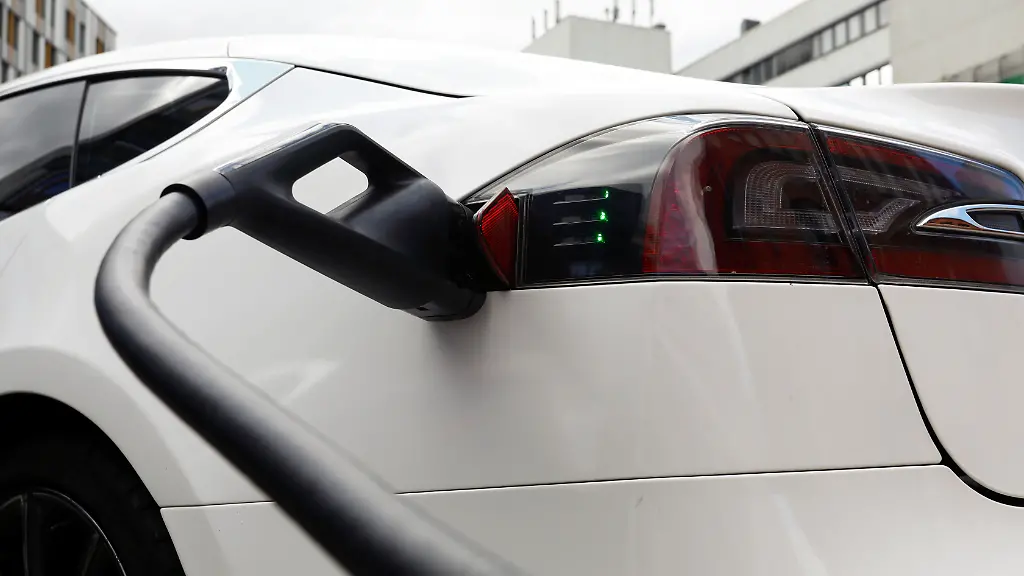 2020-09-10T173609Z-2033540953-RC2TVI9K1FMD-RTRMADP-3-TESLA-GERMANY-ELECTRICITY