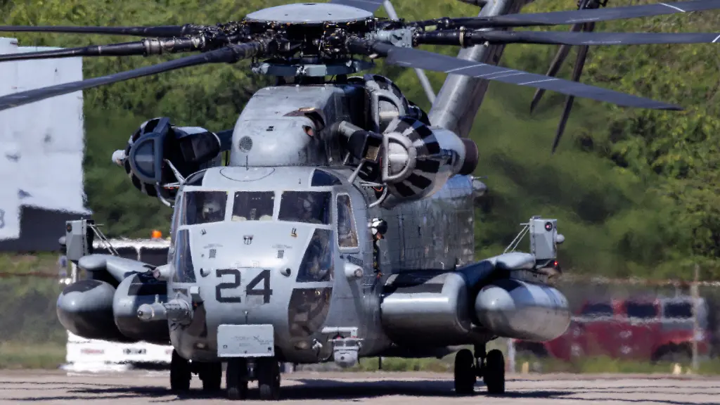 A-U-S-Marine-Corps-CH-53E-Super-Stallion-taxis-after-landing-at-Mercedita-International-Airport-in-Ponce-amid-ongoing-military-movements-in-Puerto-Rico-December-18-2025