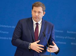 Lob für EU-Kompromiss: Klingbeil warnt Autobauer: "Zukunft ist elektrisch"