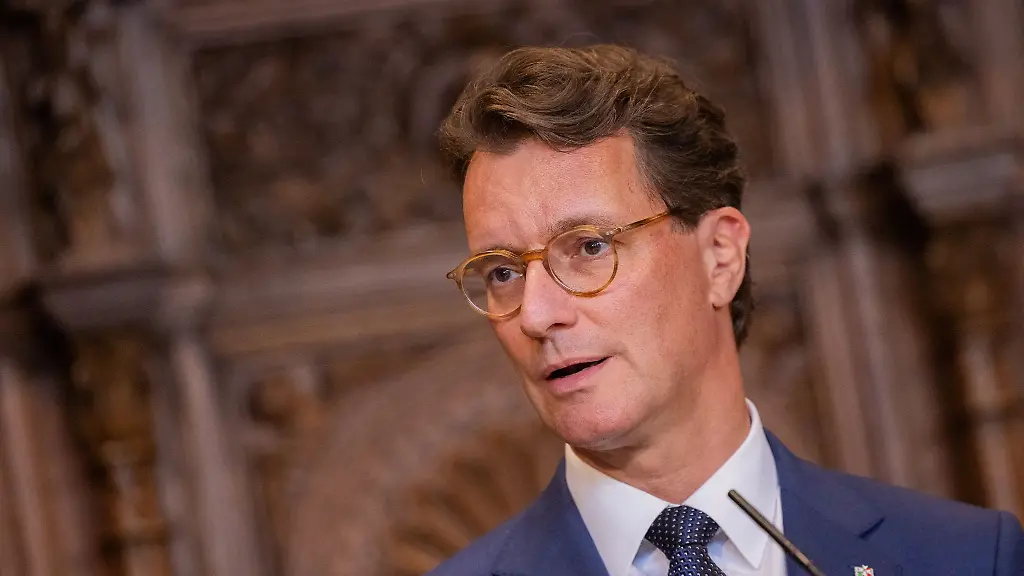 Fuer-seine-Familie-schwingt-Nordrhein-Westfalens-Ministerpraesident-Hendrik-Wuest-CDU-an-Weihnachten-gerne-den-Kochloeffel