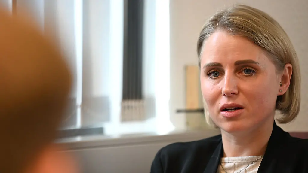 Die-AfD-Abgeordnete-Behrendt-machte-Schlagzeilen-als-der-Landtag-im-November-ihre-Immunitaet-aufhob-Wegen-mutmasslich-hetzerischer-Internet-Posts-bereitet-die-Staatsanwaltschaft-Goettingen-eine-Anklage-gegen-sie-vor