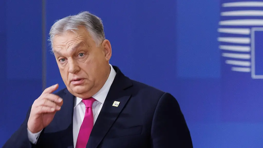 Hungarian-Prime-Minister-Viktor-Orban-pictured-at-the-arrivals-ahead-of-an-European-council-summit-in-Brussels-Thursday-18-December-2025