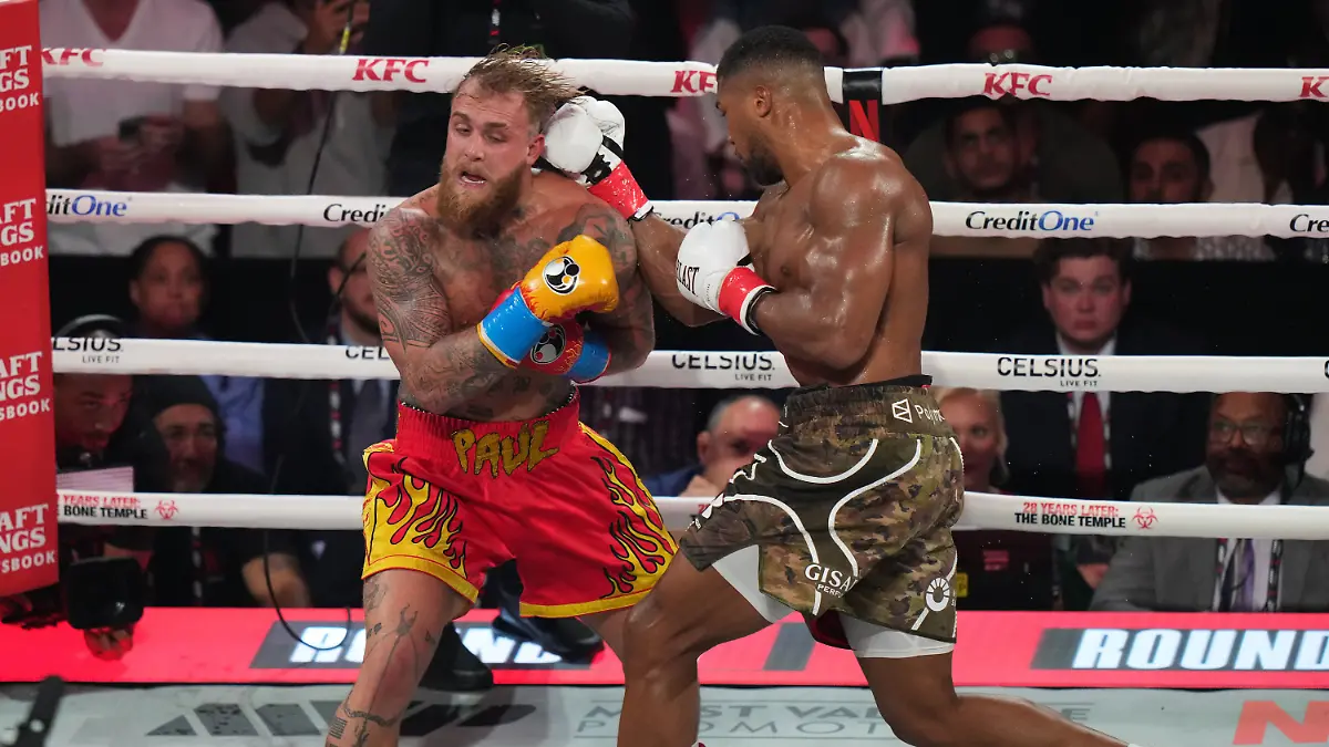 Anthony-Joshua-right-punches-Jake-Paul-during-their-heavyweight-boxing-match-Friday-Dec-19-2025-in-Miami-Fla