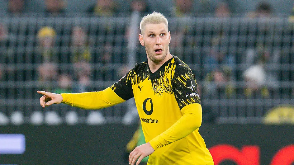 19-12-2025-Borussia-Dortmund-vs-Borussia-Moenchengladbach-1-Bundesliga-15-Spieltag-Niklas-Suele-Borussia-Dortmund-25-Wichtiger-Hinweis-Gemaess-den-Vorgaben-der-DFL-Deutsche-Fussball-Liga-bzw