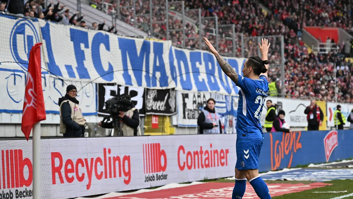 20-12-2025-xjhx-Fussball-2-Bundesliga-1-FC-Kaiserslautern-1-FC-Magdeburg-v-l-Baris-Atik-1