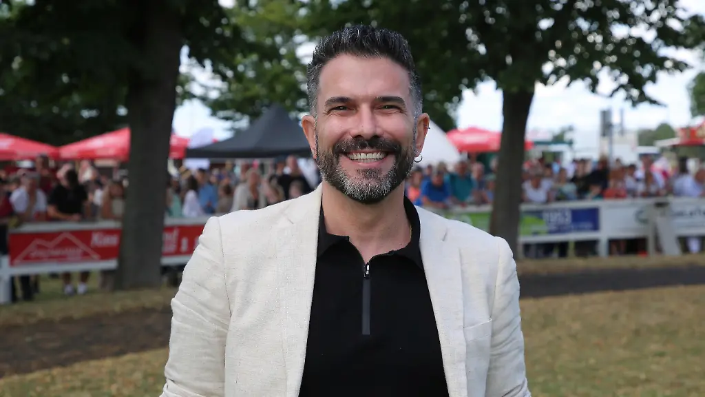 US-amerikanischer-Popsaenger-Marc-Terenzi-zu-Besuch-beim-Renntag-auf-der-Galopprennbahn-Magdeburg-Herrenkrug-am-13-07