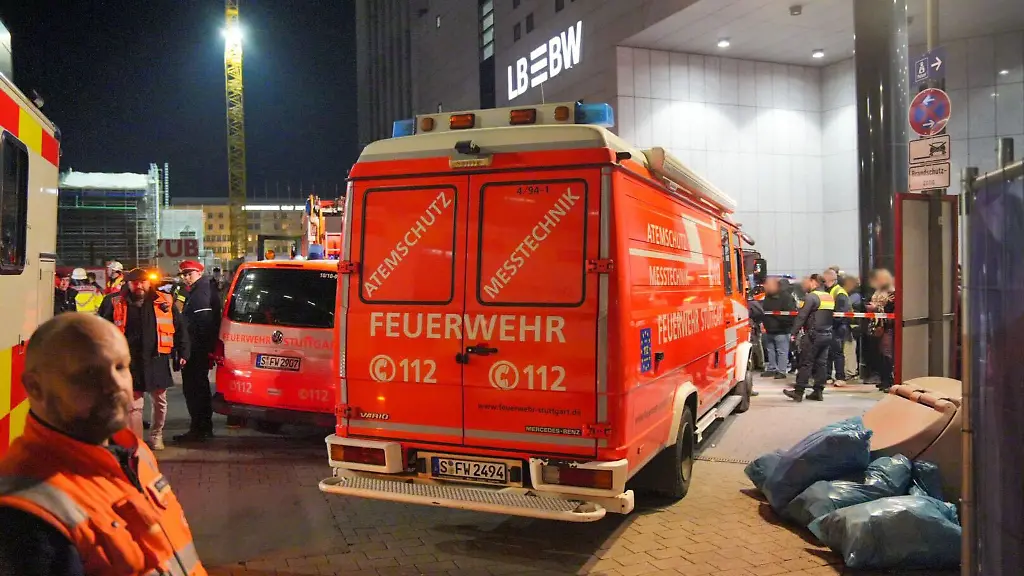 Der-Zugverkehr-in-Stuttgarter-ruht-vorsichtshalber-der-Bahnhof-ist-abgesperrt