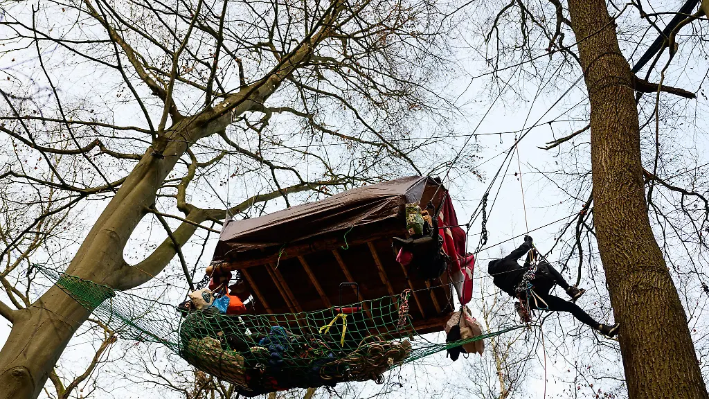 Das-Protestcamp-richtet-sich-gegen-den-Ausbau-der-A39-bei-Lueneburg