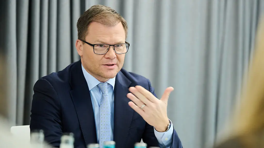 Als-Umweltminister-ist-Carsten-Schneider-auch-fuer-den-deutschen-Atommuell-zustaendig-und-will-die-Suche-nach-einer-dauerhaften-Lagerstaette-nun-schneller-machen