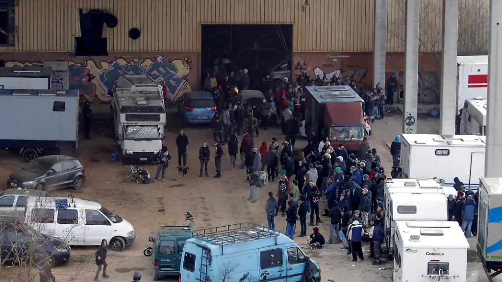 27d3dc7b57f01516381a20a8dc151fe1