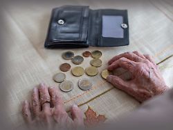 Sorge um steigende Altersarmut: Gewerkschaftschef sieht "bedrohliche" Aufträge an Rentenkommission