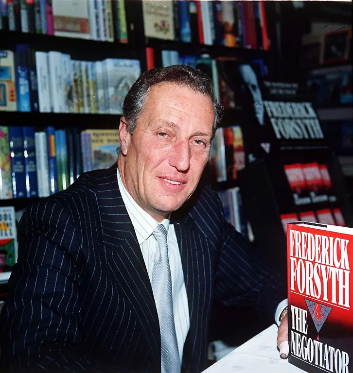 FREDERICK-FORSYTH-British-Author-Launching-his-latest-book-The-Negotiator-Universal-Pictorial-Press-Photo-UMS-000149-A-08-07-02