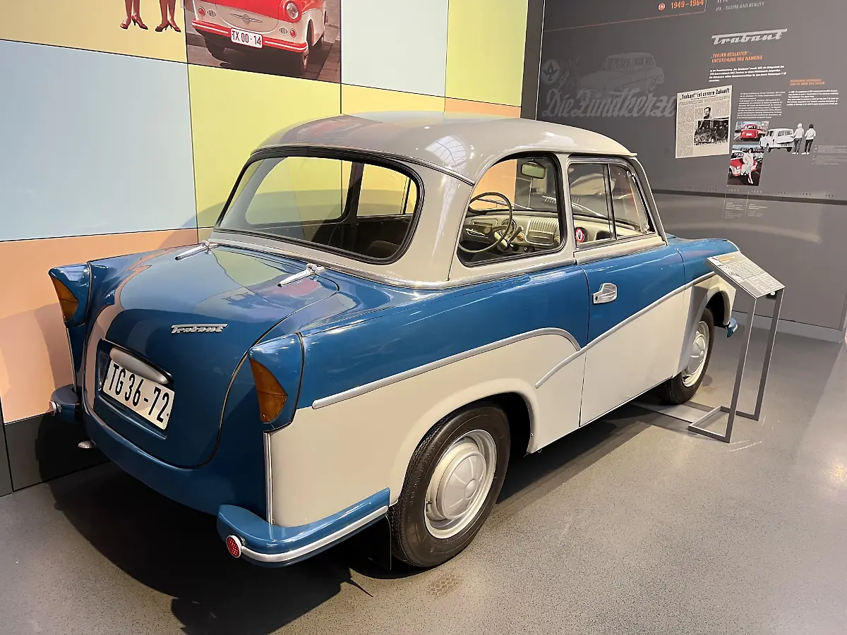 Kleiner-Wagen-grosse-Plaene-Er-kostete-so-viel-wie-zwei-VW-Kaefer-in-der-BRD-dennoch-sollte-der-Trabant-P-50-ab-1958-die-Bevoelkerung-der-DDR-zu-bezahlbaren-Kosten-motorisieren