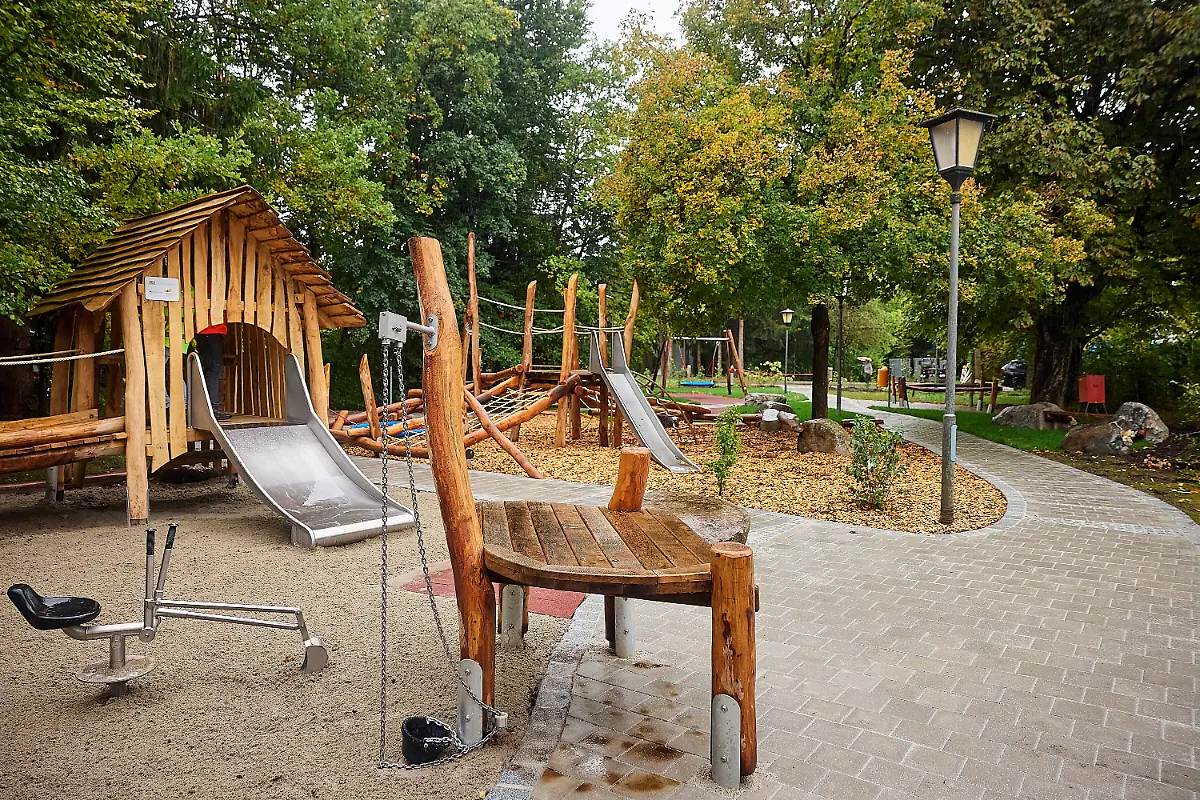 Inklusionsspielplatz-Spielplatz-Schlierseeweg-Geretsried-Stein