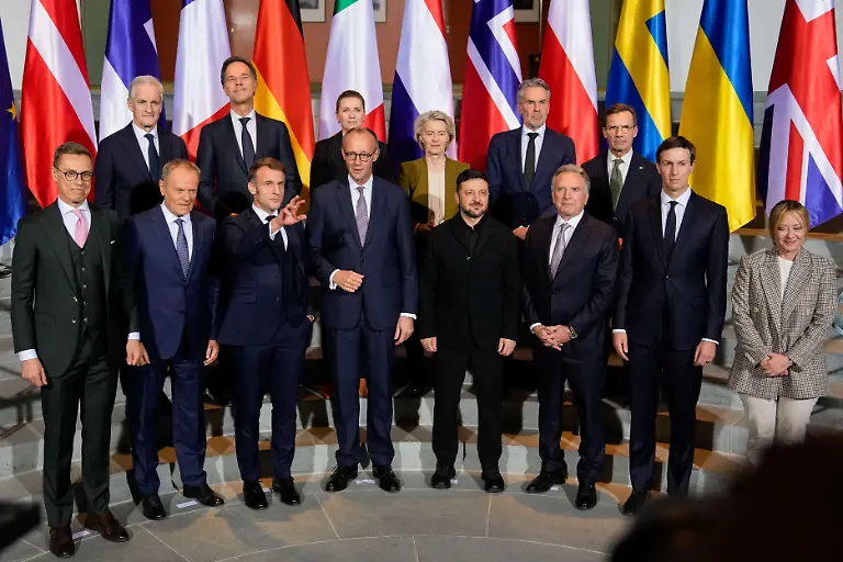 Berlin-Germany-20251215-L-R-Prime-Minister-Jonas-Gahr-Stoere-NATO-Secretary-General-Mark-Rutte-Danish-Prime-Minister-Mette-Fredriksen-European-Commission-President-Ursula-von-der-Leyen-Dutch-Prime-Minister-Dick-Schoof-Swedish-Prime-Minister-Ulf-Kristersson-Finnish-President-Alexander-Stubb-Polish-Prime-Minister-Donald-Tusk-French-President-Emmanuel-Macron-German-Chancellor-Friedrich-Merz-Ukrainian-President-Volodymyr-Zelenskyj-US-Special-Envoy-Steve-Witckoff-US-President-s-son-in-law-Jared-Kushner-and-Italian-Prime-Minister-Giorgia-Meloni-in-Berlin-Prime-Minister-Jonas-Gahr-Støre-is-in-Germany-to-participate-in-a-working-dinner-where-the-topic-is-further-work-towards-a-ceasefire-and-lasting-peace-in-Ukraine