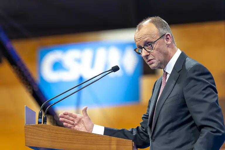Bundeskanzler-Friedrich-Merz-CDU-CSU-Parteitag-Messehallen-Muenchen-Muenchen-13-12