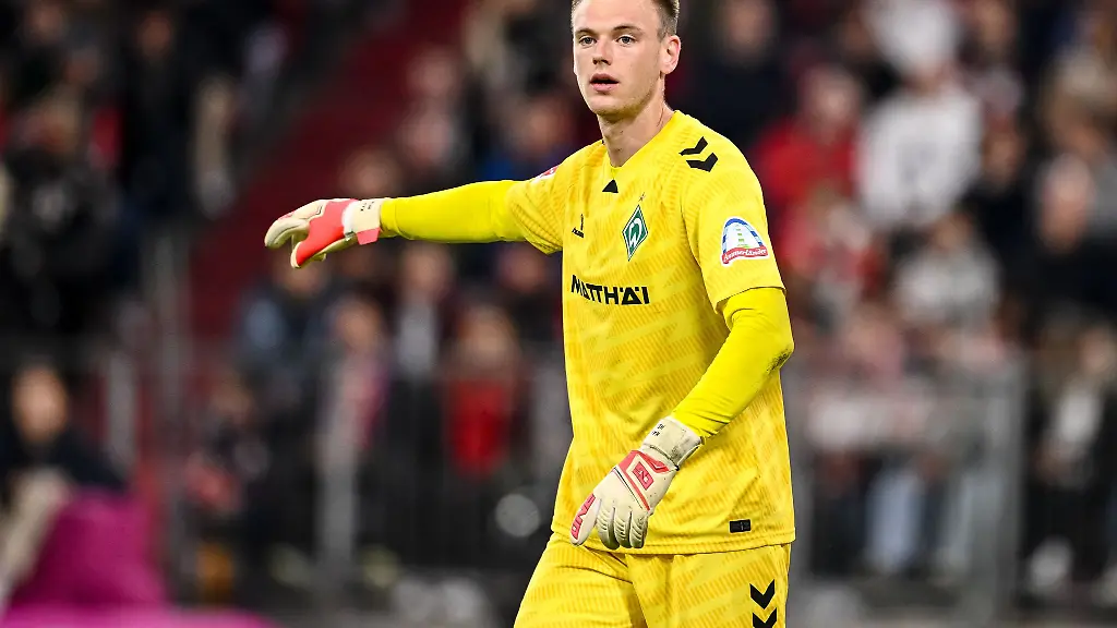 Werder-Torwart-Karl-Hein-ist-Fussballer-des-Jahres-in-Estland