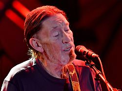 "Driving Home for Christmas": Rocksänger Chris Rea ist tot