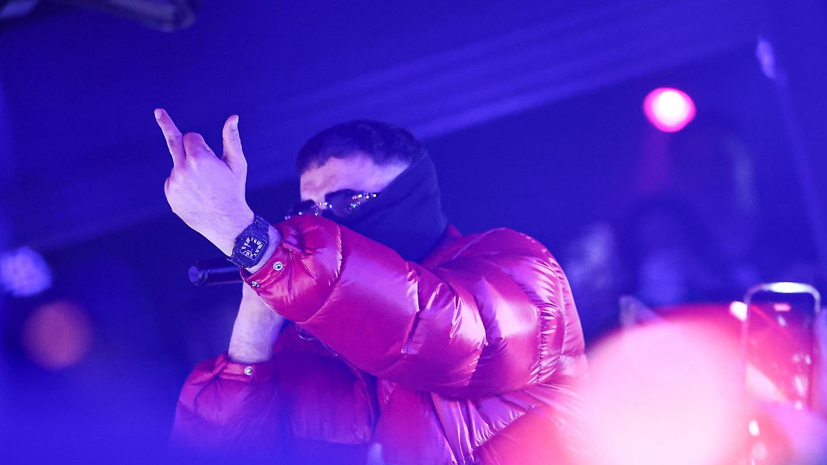 Gr-nen-Politiker-ist-ber-hrt-Rapper-Haftbefehl-taucht-bei-zdemirs-Jubil-umsfeier-auf