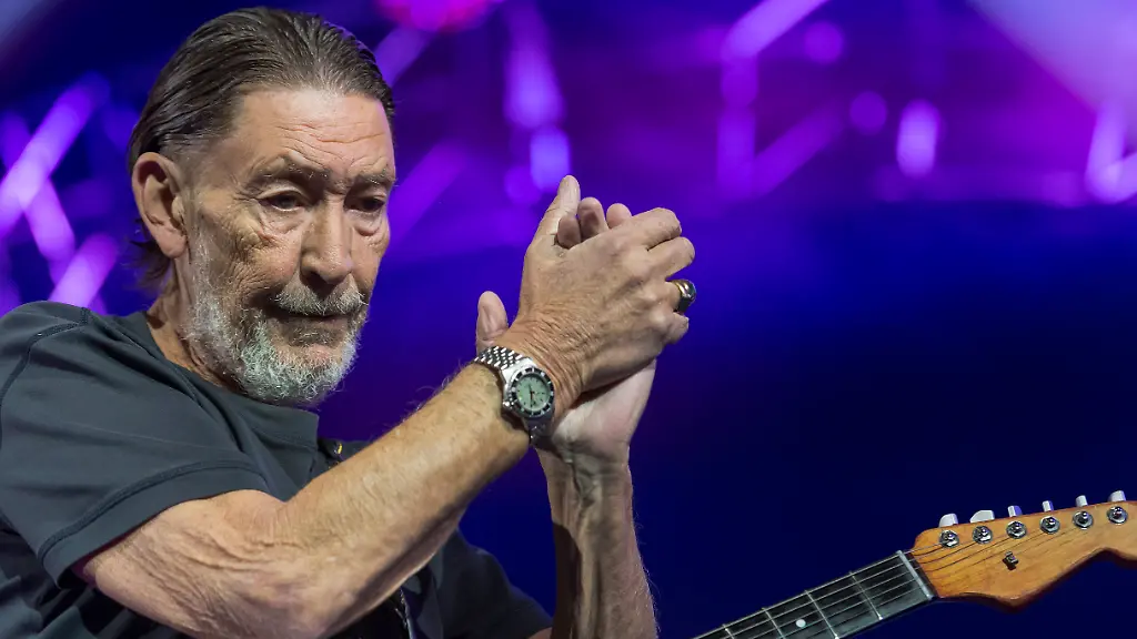 Der-britische-Musiker-Chris-Rea-tritt-bei-der-Baloise-Session-in-Basel-Schweiz-auf-Der-britische-Saenger-Chris-Rea-ist-tot-Er-starb-am-Montagmorgen-im-Alter-von-74-Jahren-nach-kurzer-Krankheit