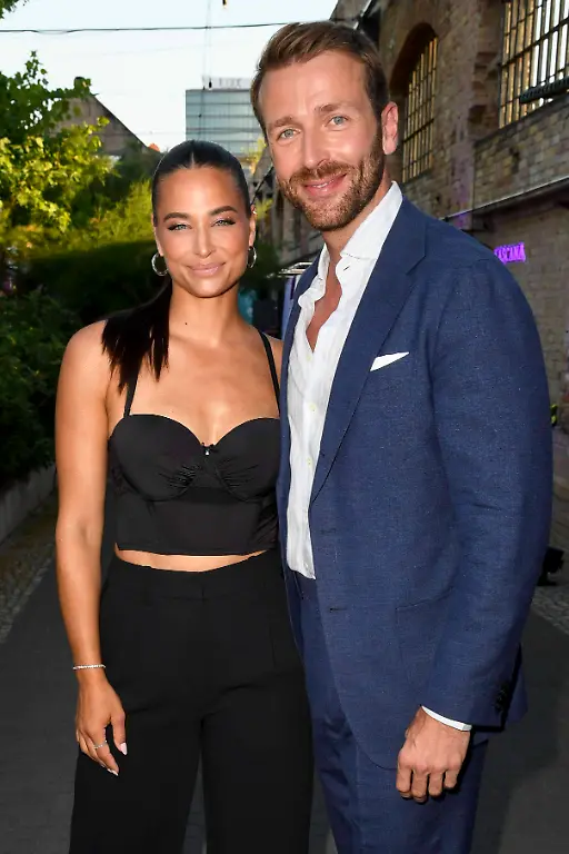 Amira-Aly-und-Christian-Dueren-zu-Gast-bei-der-Fashion-Show-von-Lascana-Summer-Club-im-Maaya-am-02