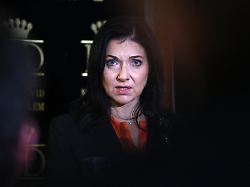 Teilnahme bei VIP-Gipfel: Bericht: Broschüre bringt Ministerin Reiche in Erklärungsnot