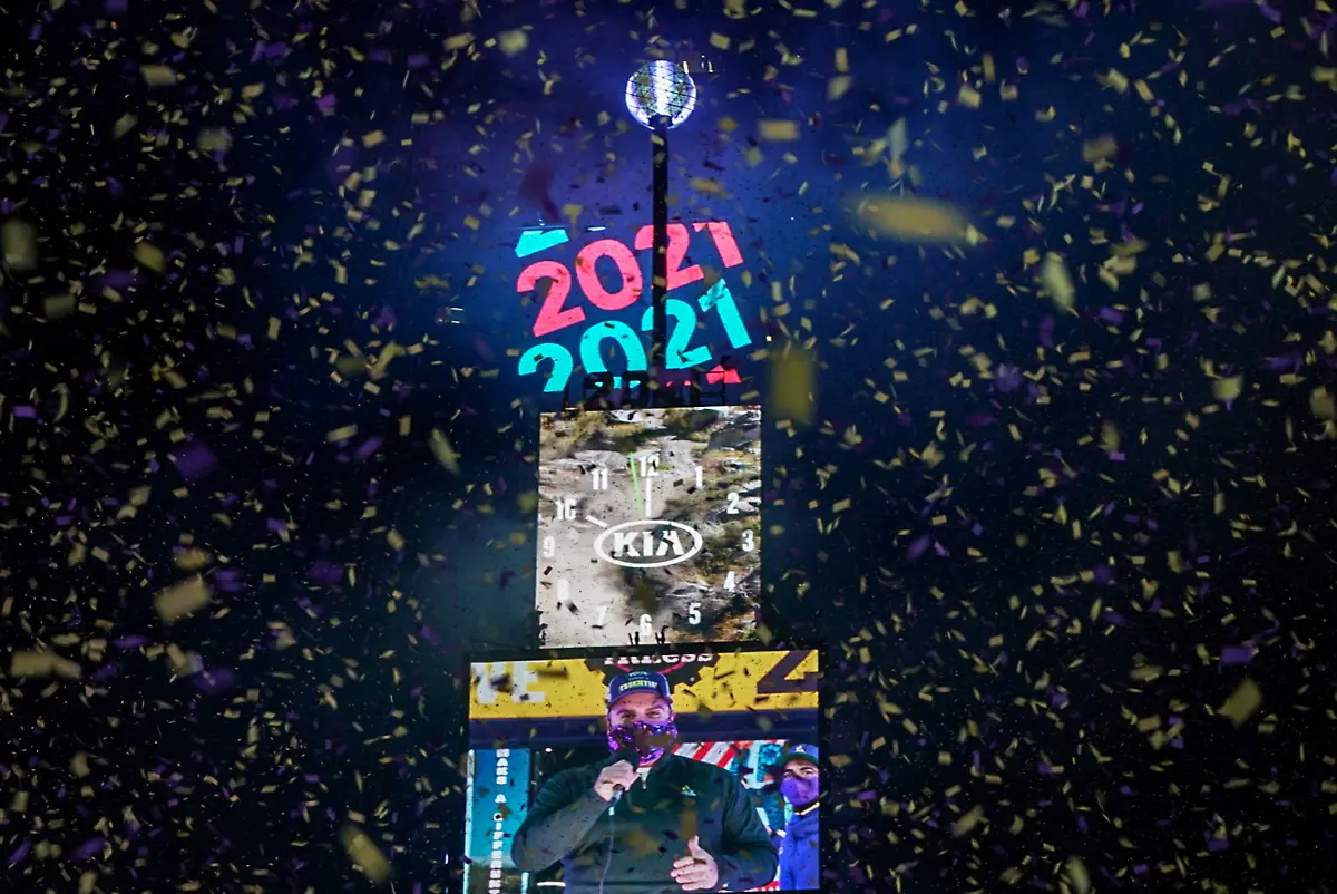 2021-01-01T035322Z-1546979209-RC2RYK9UG4DF-RTRMADP-3-NEW-YEAR-USA-NEW-YORK-CELEBRATIONS