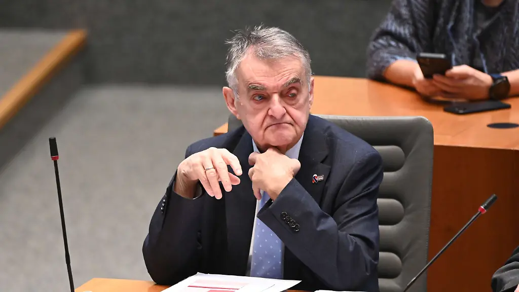 Herbert-REUL-CDU-Innenminister-Minister-des-Innern-des-Landes-Nordrhein-Westfalen-Gesetz-ueber-die-Feststellung-des-Haushaltsplans-des-Landes-Nordrhein-Westfalen-fuer-das-Haushaltsjahr-2026-Haushaltsgesetz-2026-Haushaltsdebatte-113-Sitzung-des-Landtags-Nordrhein-Westfalen-im-Landtag-Nordrhein-Westfalen-NRW-Duesseldorf-am-17-12