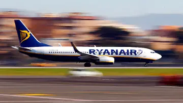 epi_218898565_REUTERSFOTO_2024-04-15T061900Z 916486278 RC2T67ALCDAS RTRMADP 3 RYANAIR-ITALY-ANTITRUST.JPG_FILE PHOTO_ A Ryanai