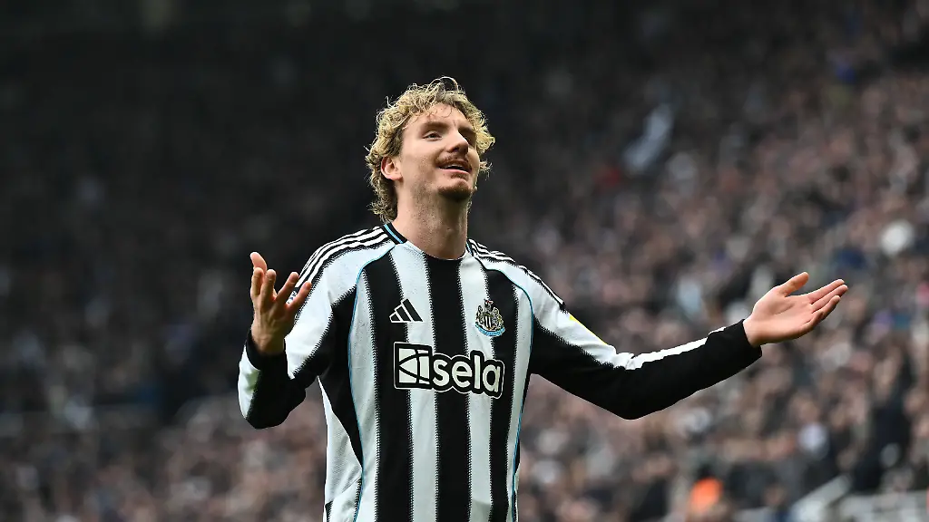 Nick-Woltemade-of-Newcastle-United-celebrates-scoring-their-second-goal-Newcastle-United-v-Chelsea-Premier-League-Football-St-James-Park-Newcastle-UK-20-Dec-2025Newcastle-St-James-Park-United-Kingdom-EDITORIAL-USE-ONLY-No-use-with-unauthorised-audio-video-data-fixture-lists-club-league-logos-or-live-services-Online-in-match-use-limited-to-120-images-no-video-emulation-No-use-in-betting-games-or-single-club-league-player-publications