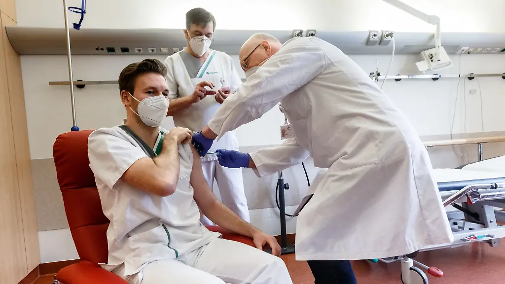 734691b7cf5c49b33731ef4a88a77407