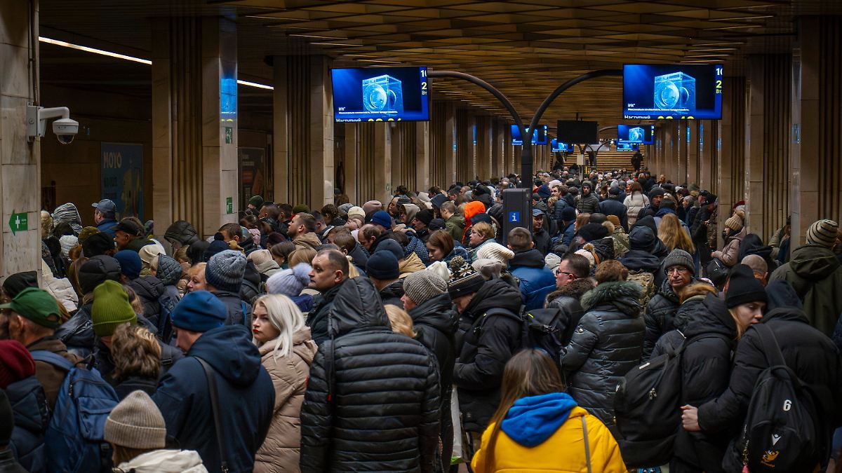 Der-Winter-wird-kalt-In-der-Ukraine-ist-Trump-mittlerweile-so-beliebt-wie-Putin