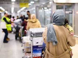 "Sie haben auf uns vertraut": Prominente bitten Bundesregierung um Aufnahme von Afghanen