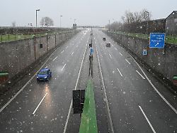Niedersachsen & Bremen: Ladung zu hoch - Lastwagenfahrer beschädigt Emstunnel