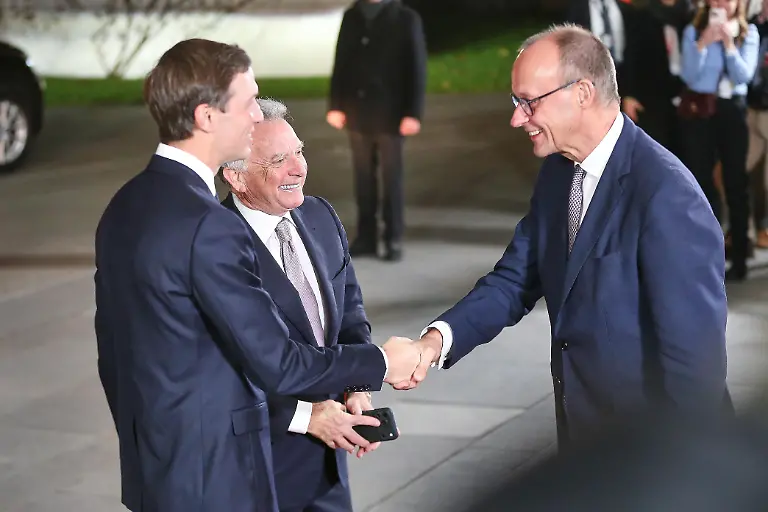 Berlin-Deutschland-Bundeskanzleramt-Besuch-des-ukrainischen-Praesidenten-Die-US-Unterhaendler-Jared-Kushner-und-Steve-Witkoff-mit-Bundeskanzler-Friedrich-Merz-CDU