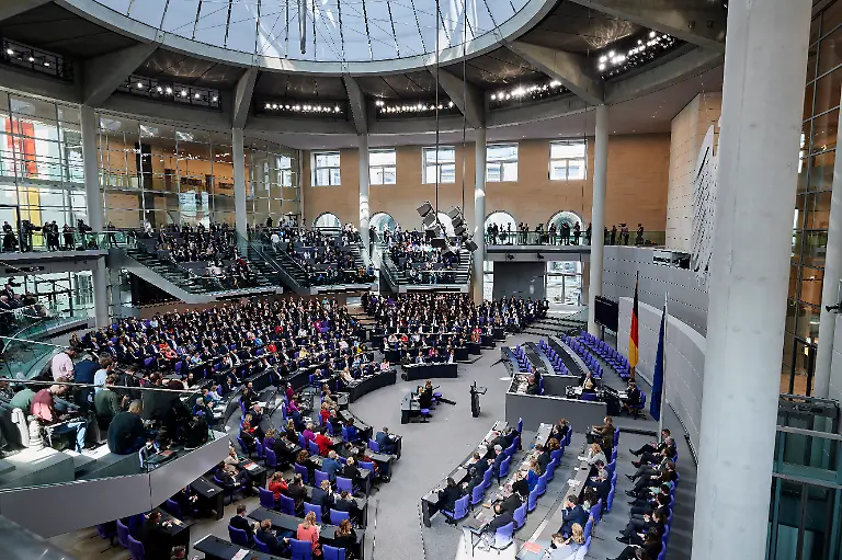 EUR-Deutschland-Berlin-25-03-2025-Konstituierende-Sitzung-nach-der-Bundestagswahl-In-der-ersten-Sitzung-des-Bundestag-entscheiden-die-Abgeordneten-ueber-das-zu-waehlende-Bundestagspraesidium