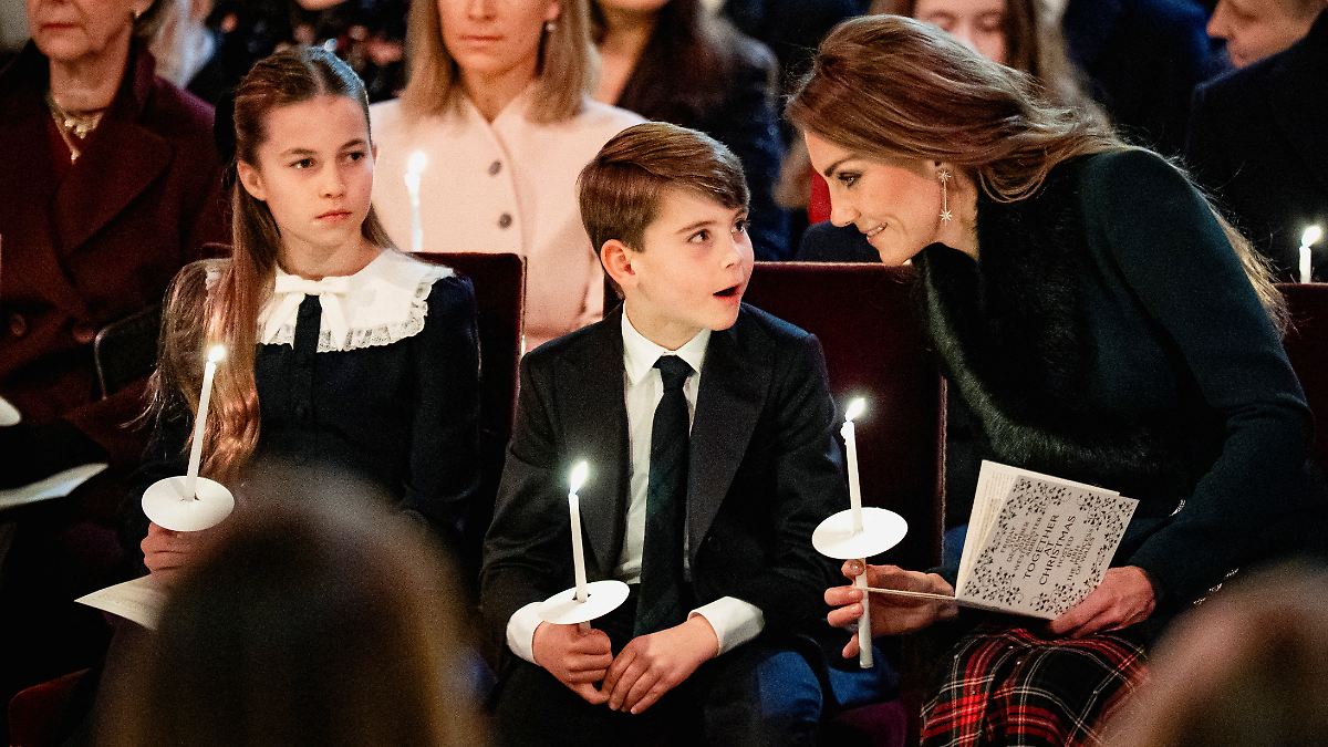 -Together-at-Christmas-Kate-und-Charlotte-verzaubern-Publikum-mit-Klavier-Duett