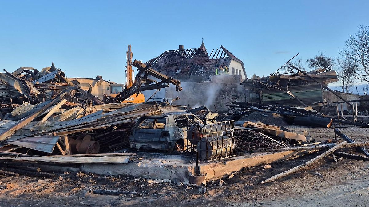 Millionenschaden-in-Bayern-Familie-verliert-an-Heiligabend-durch-Brand-gesamten-Hof