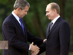 Gipfeltreffen mit Bush: US-Protokolle zeigen Putins frühe Fixierung auf die Ukraine