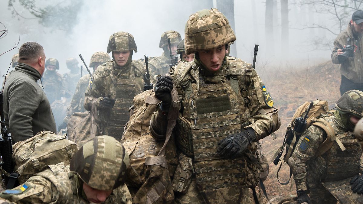 Russen-sto-en-nach-Huljajpole-Kiew-verlegt-Sturmverb-nde-von-Pokrowsk-in-den-bedrohten-S-den