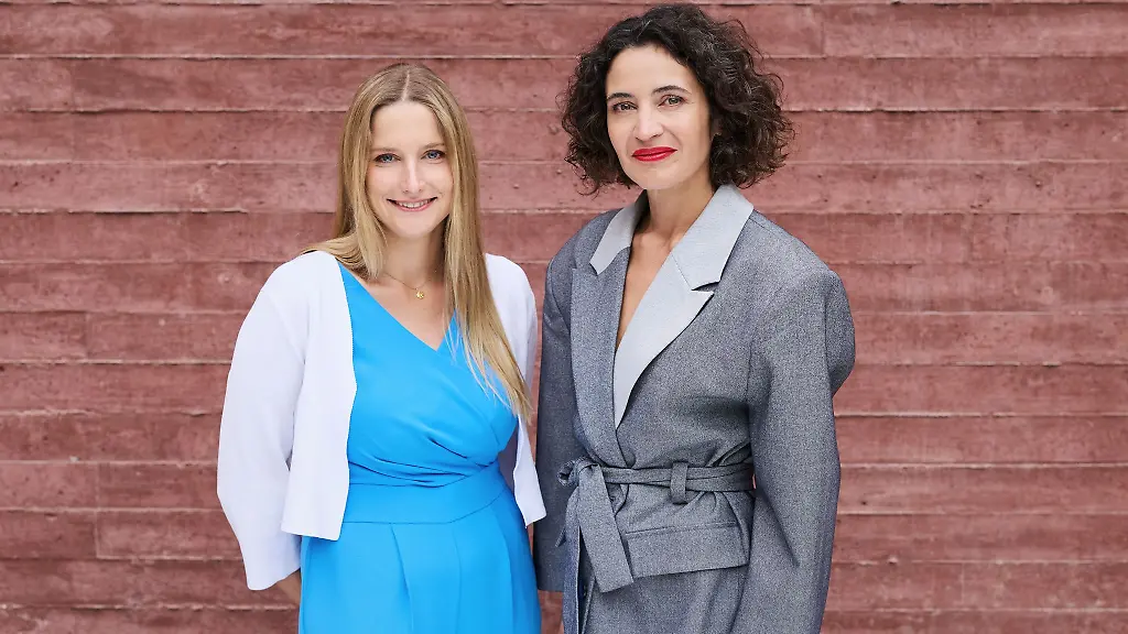 Die-Geschaeftsfuehrerinnen-der-gegen-Hass-und-Hetze-im-Internet-eintretenden-Organisation-HateAid-Josephine-Ballon-l-und-Anna-Lena-von-Hodenberg-r-wurden-von-der-US-Regierung-wegen-Zensur-Vorwuerfen-mit-Einreisesperren-belegt