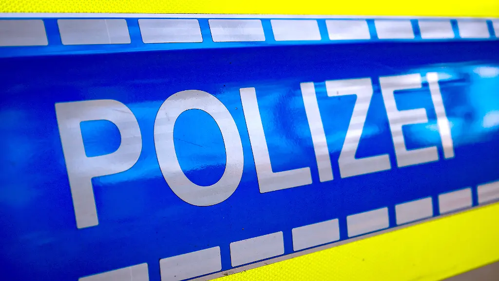 22-11-2025-Fussball-Borussia-Dortmund-VfB-Stuttgart-1-Fussball-Bundesliga-11-Spieltag-Signal-Iduna-Park-Saison-2025-2026-Polizeibereitschaft-vor-dem-Spiel-DFB-regulations-prohibit-any-use-of-photographs-as-image-sequences-and-or-quasi-video