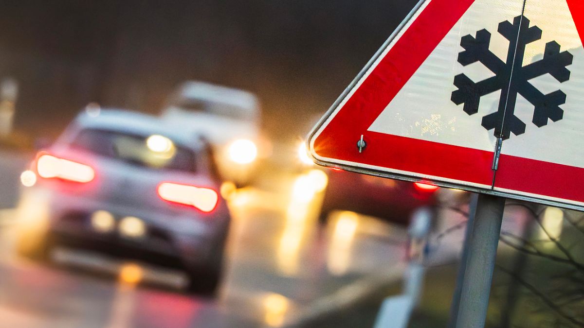 Zahlreiche-Unf-lle-in-der-Nacht-Glatteis-h-lt-Einsatzkr-fte-auf-Trab