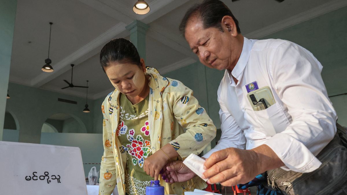 -Ein-verzweifelter-Versuch-Myanmar-w-hlt-aber-das-Ergebnis-steht-schon-fest