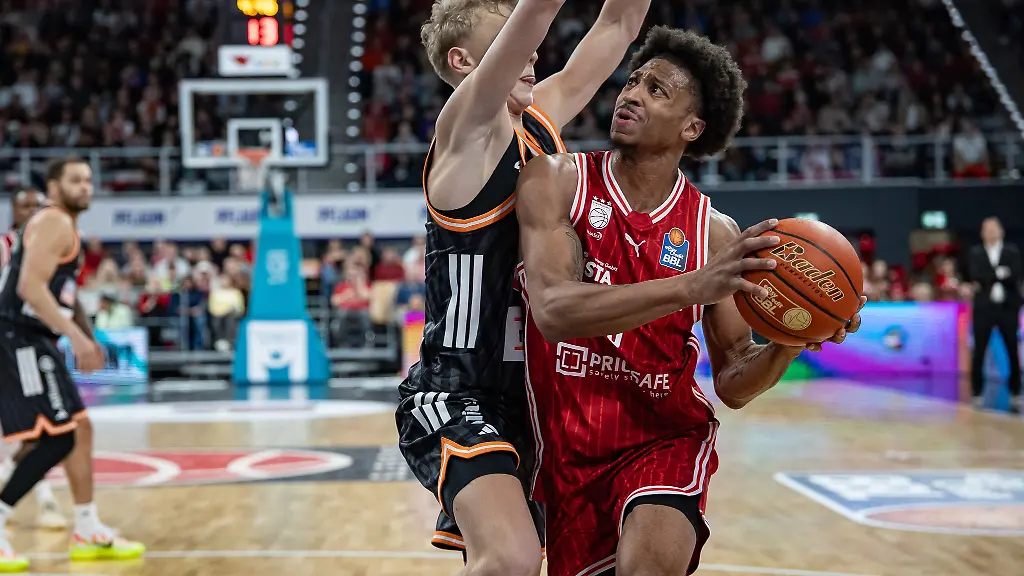 Demarcus-Demonia-r-bleibt-in-Bamberg